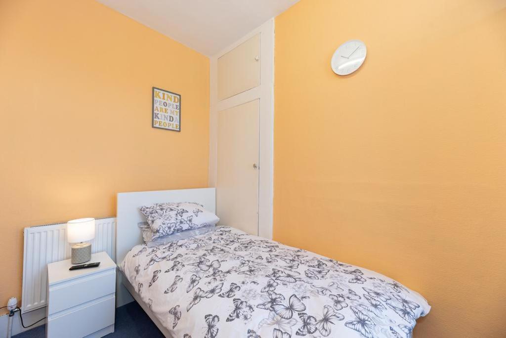 Apartamento Barking Road Comfy House Londres Exterior foto