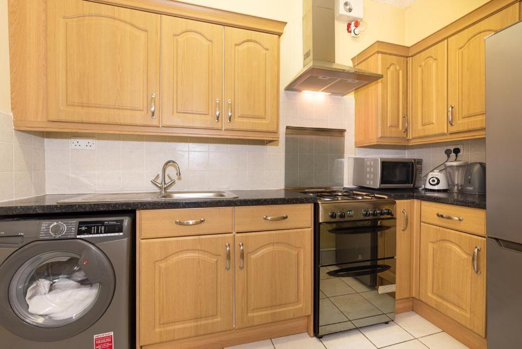 Apartamento Barking Road Comfy House Londres Exterior foto