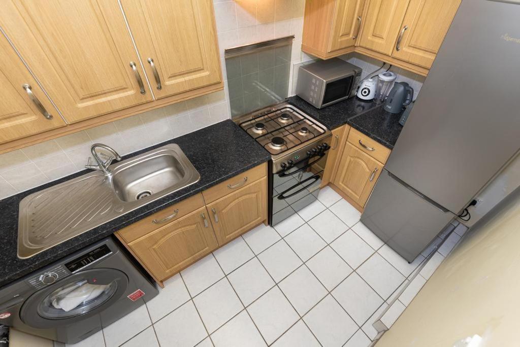 Apartamento Barking Road Comfy House Londres Exterior foto