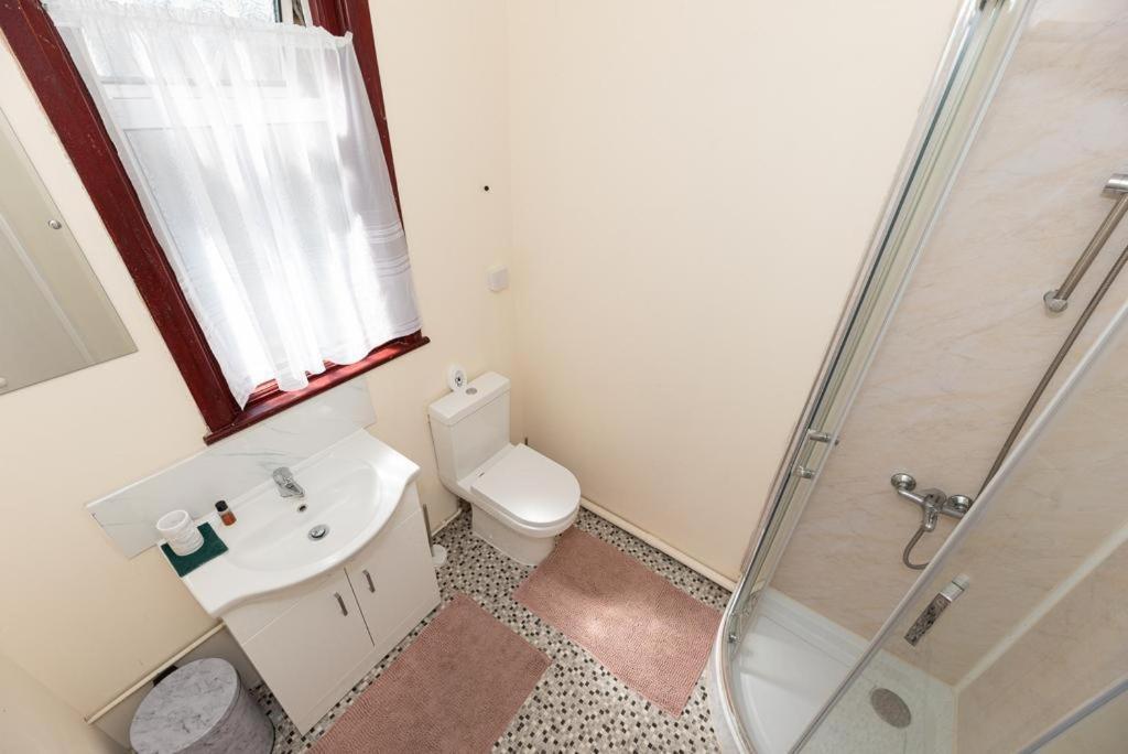 Apartamento Barking Road Comfy House Londres Exterior foto
